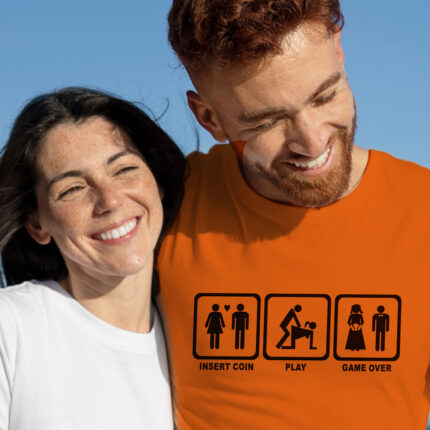 Camiseta para despedida de solter@s graciosas. Insert coin, play, game over