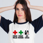 Camiseta para despedida de solter@s graciosas. Cruz roja, cruz verde, Ke Cruz